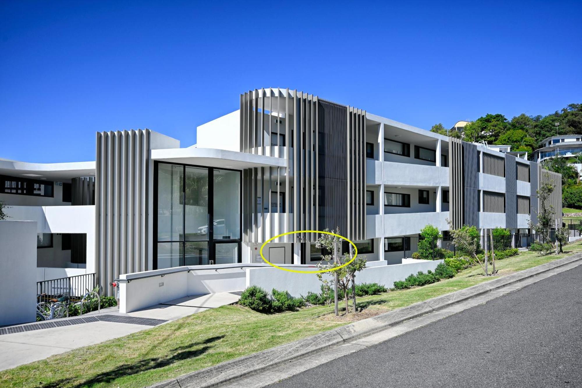 Coolum - Beachside Dream - 3 B/r, 2 Bath Zf6 *